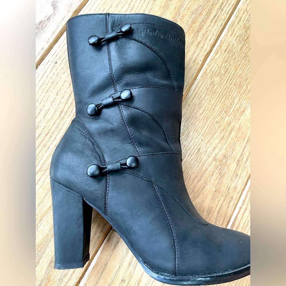Black leather Harley Davidson women’s heeled boots.